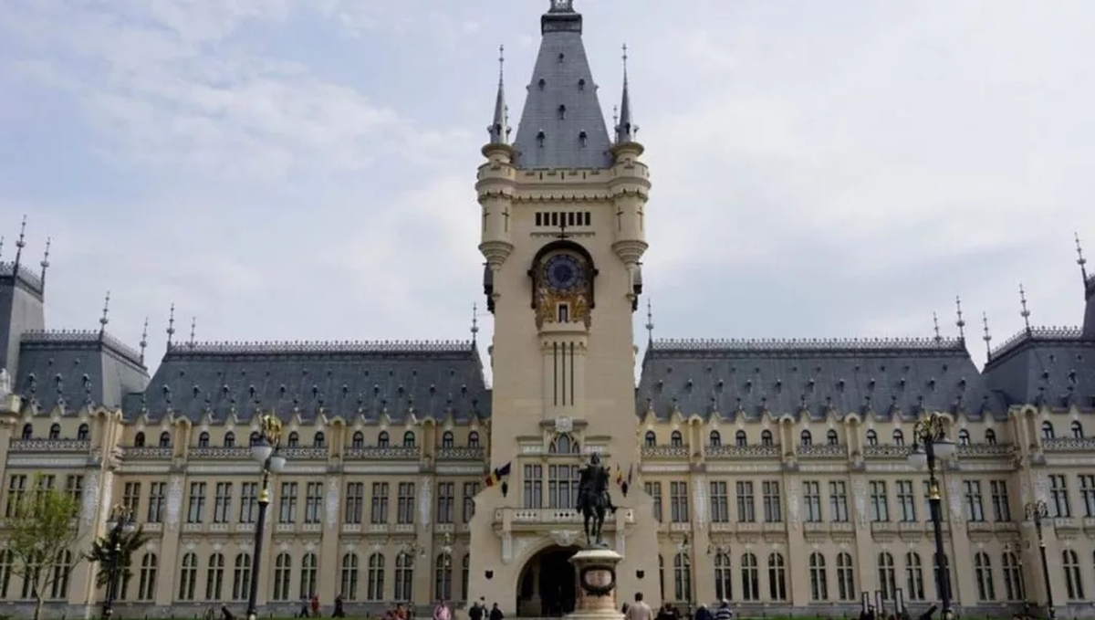 Expoziția Școala românească în epoca comunistă la Palatul Culturii