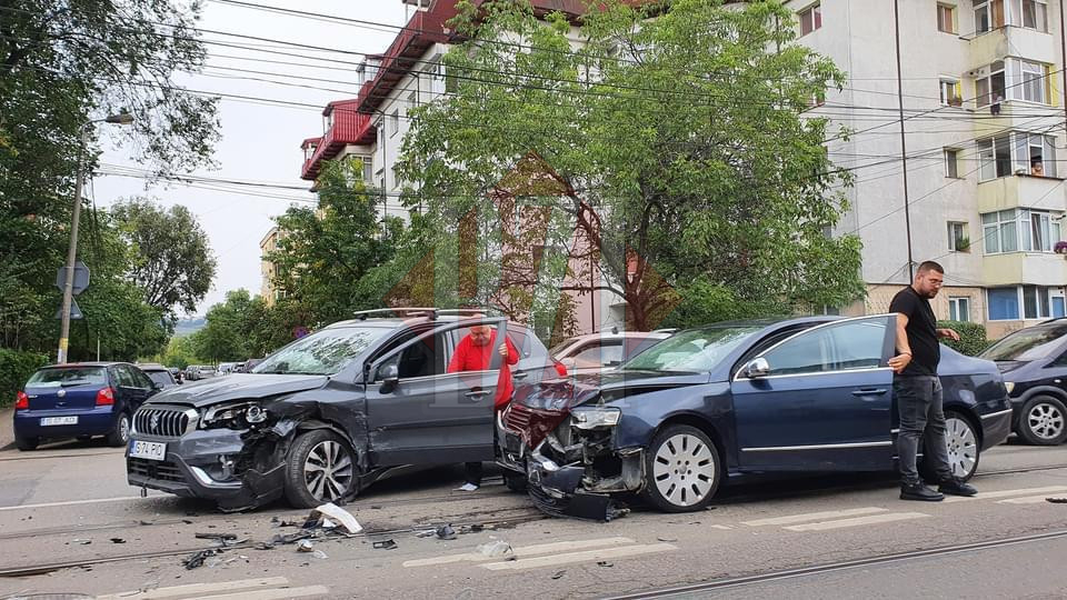 Accident rutier grav în Canta municipiul Iași Două autoturisme au