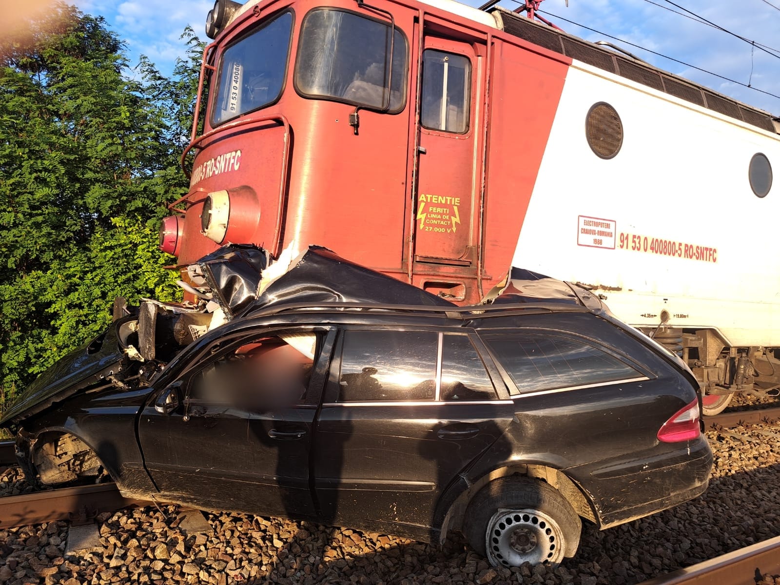 Coliziune Ntre Un Tren I Un Autoturism La O Trecere La Nivel Cu