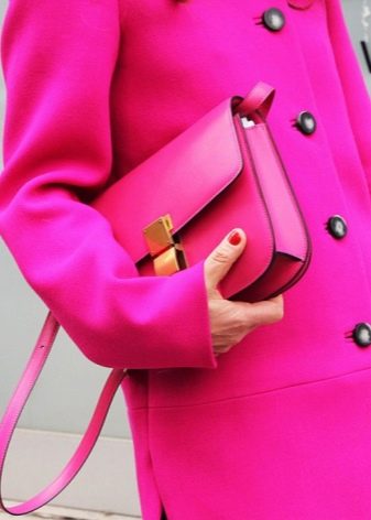 haina si geanta de culaore roz