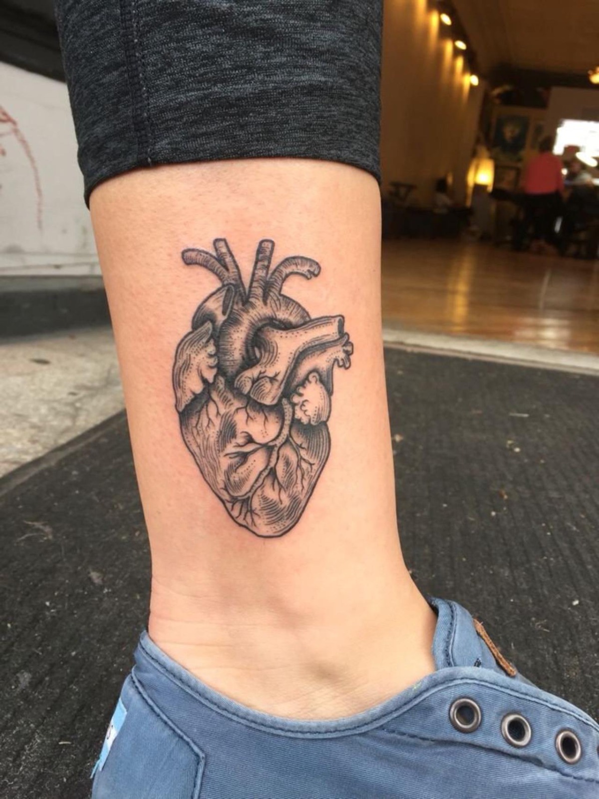 tatuaj inimia anatomie pe picior