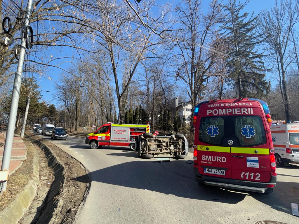 echipaj smurd ce intervine în cazul unui accident rutier petrecut la suceava