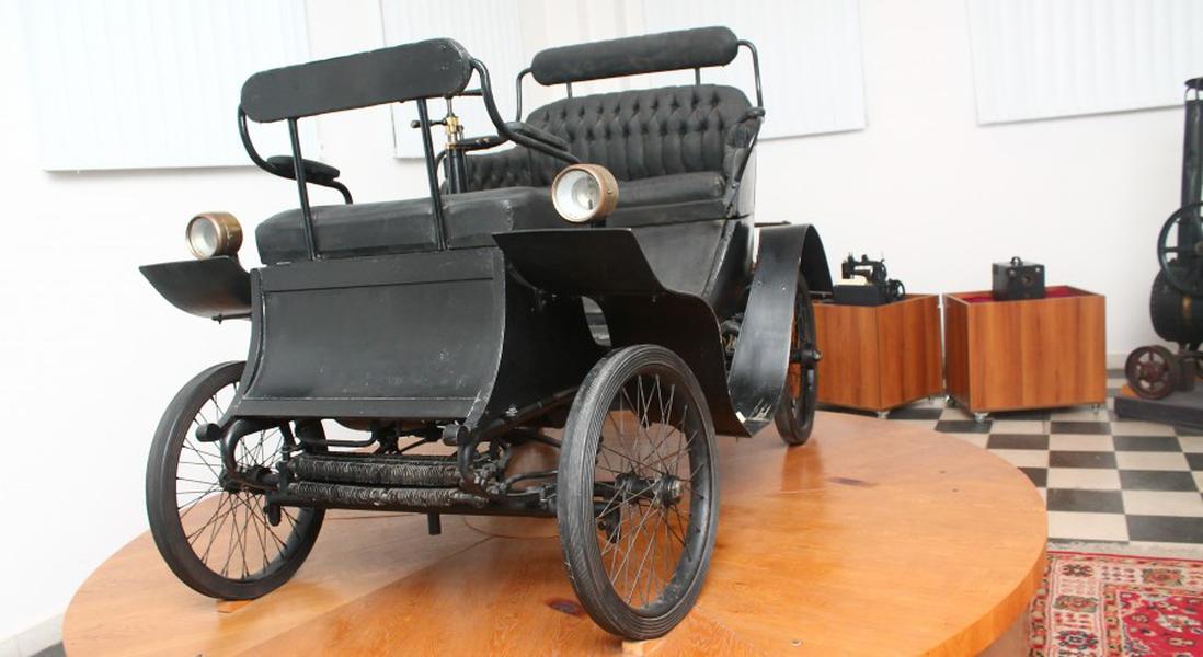 mașină De Dion-Bouton din 1898 în muzeul din Galați