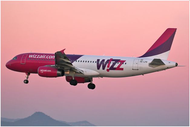 avion in zbor, compania wizzair