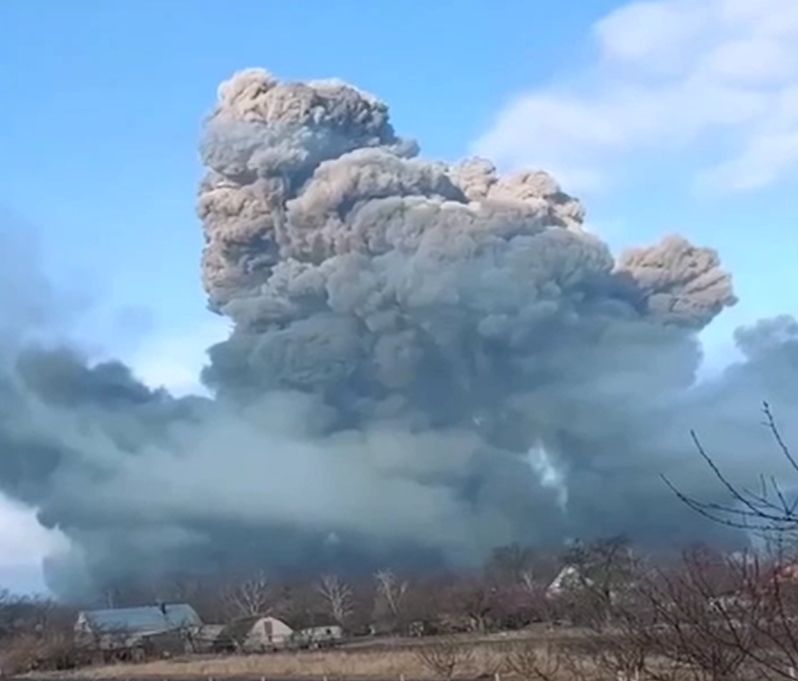 bombardament in Ucraina, nor gros de fum