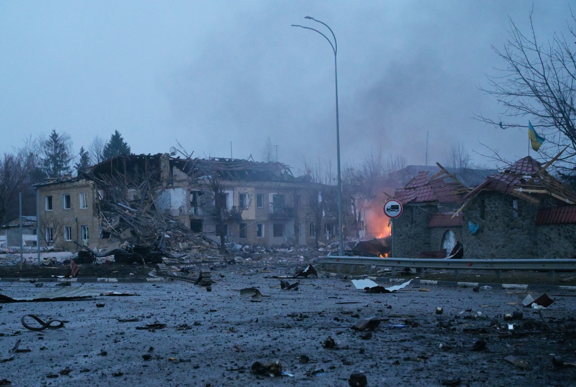 cladiri in flacari dupa bombardamentele rusilor in Borodyanka