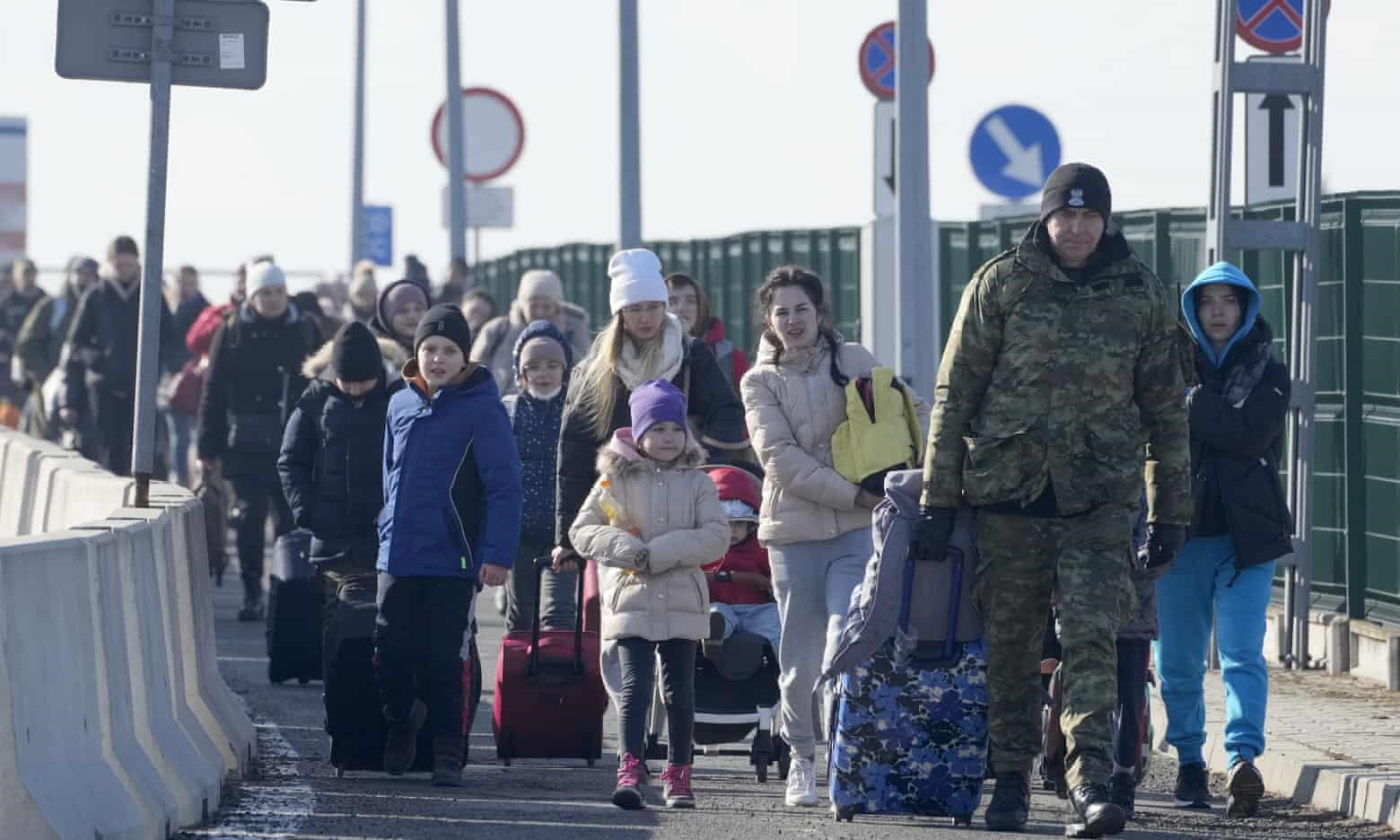 mai multi refugiati ucraineni care se indrepta care Iasi