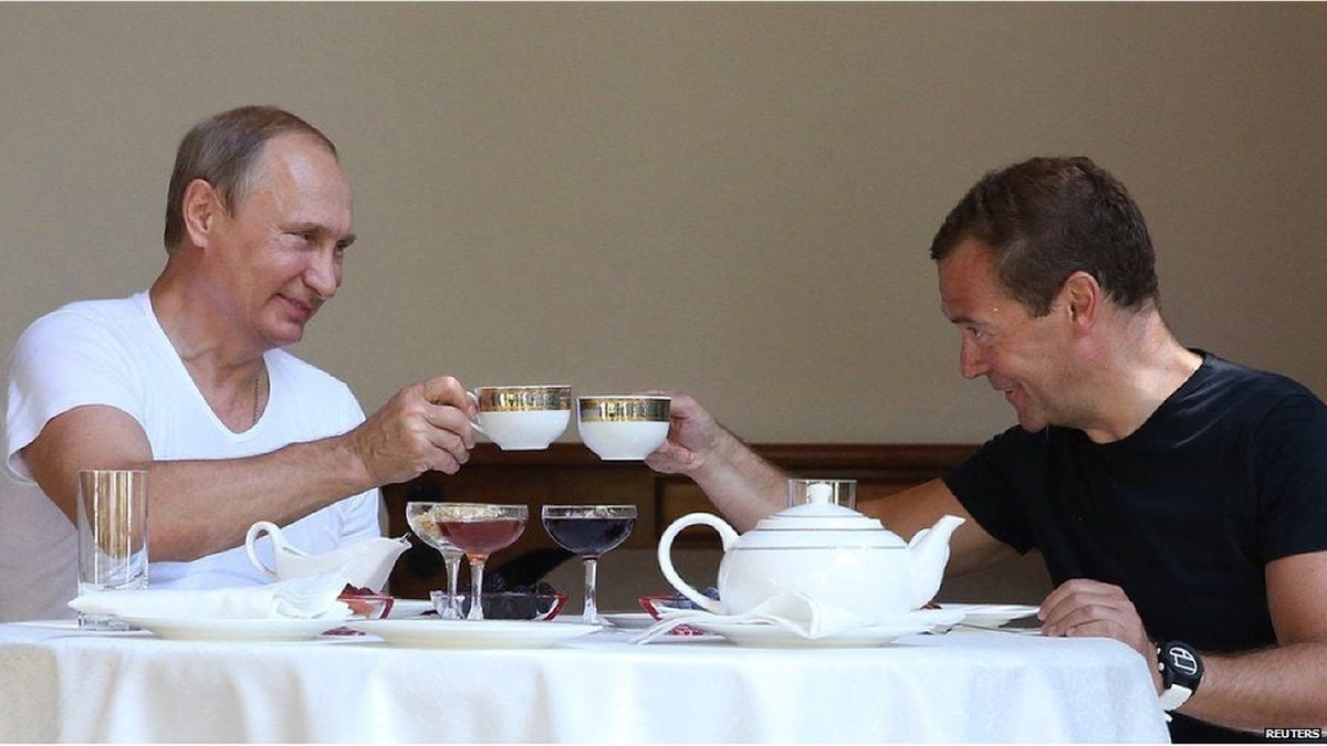 sancţiunile Occidentului asupra oligarhilor ruși, Dmitri Medvedv si Vladimir Putin in timpul brunch-ului