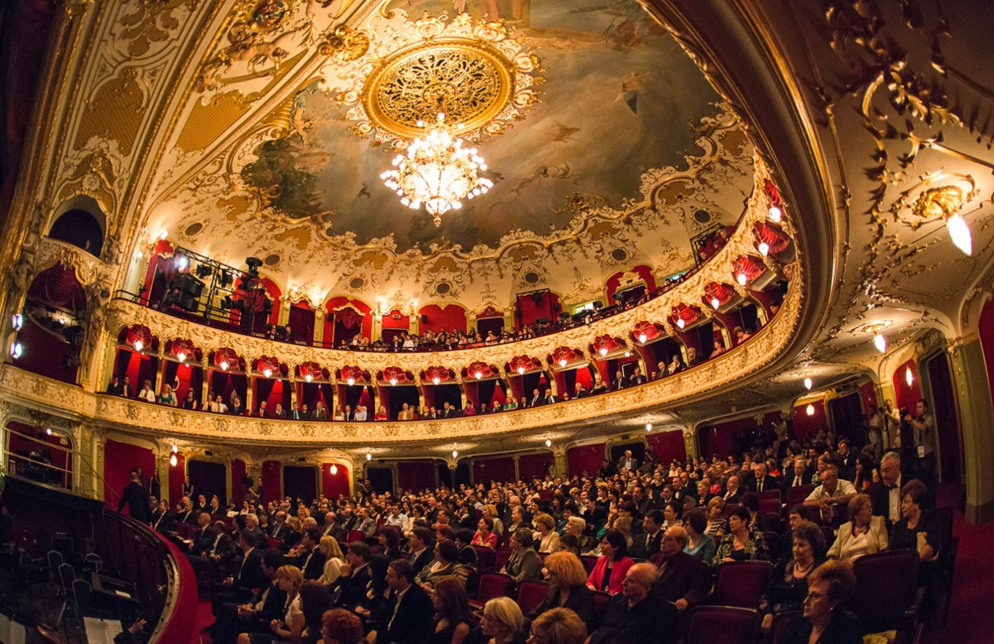  sala mare a Teatrului National Vasile Alecsandri Iasi