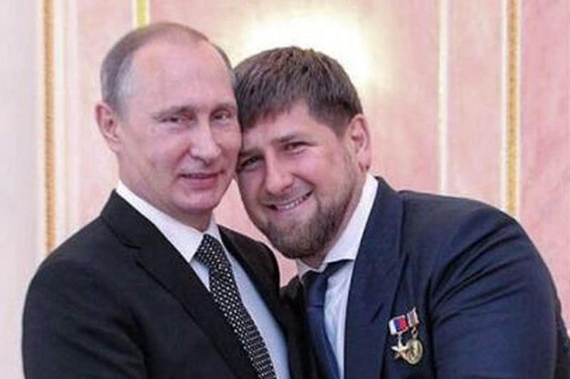 puşcaşi marini ucraineni, liderul cecen Ramzan Kadîrov si presedintele rus Vladimir Putin 