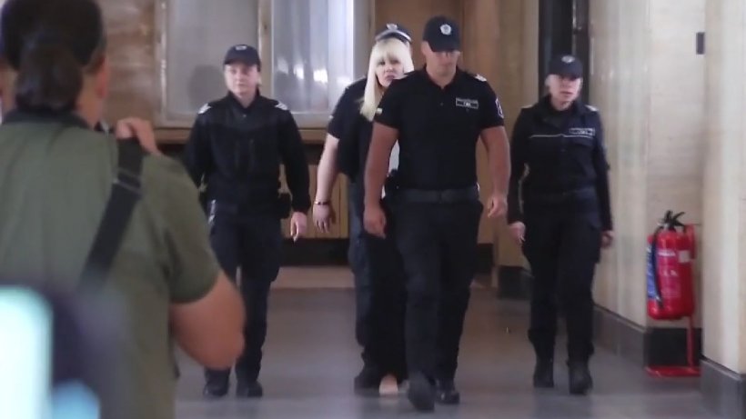 extrădarea Elenei Udrea a fost amânată, Elena Udrea escortata de politisti