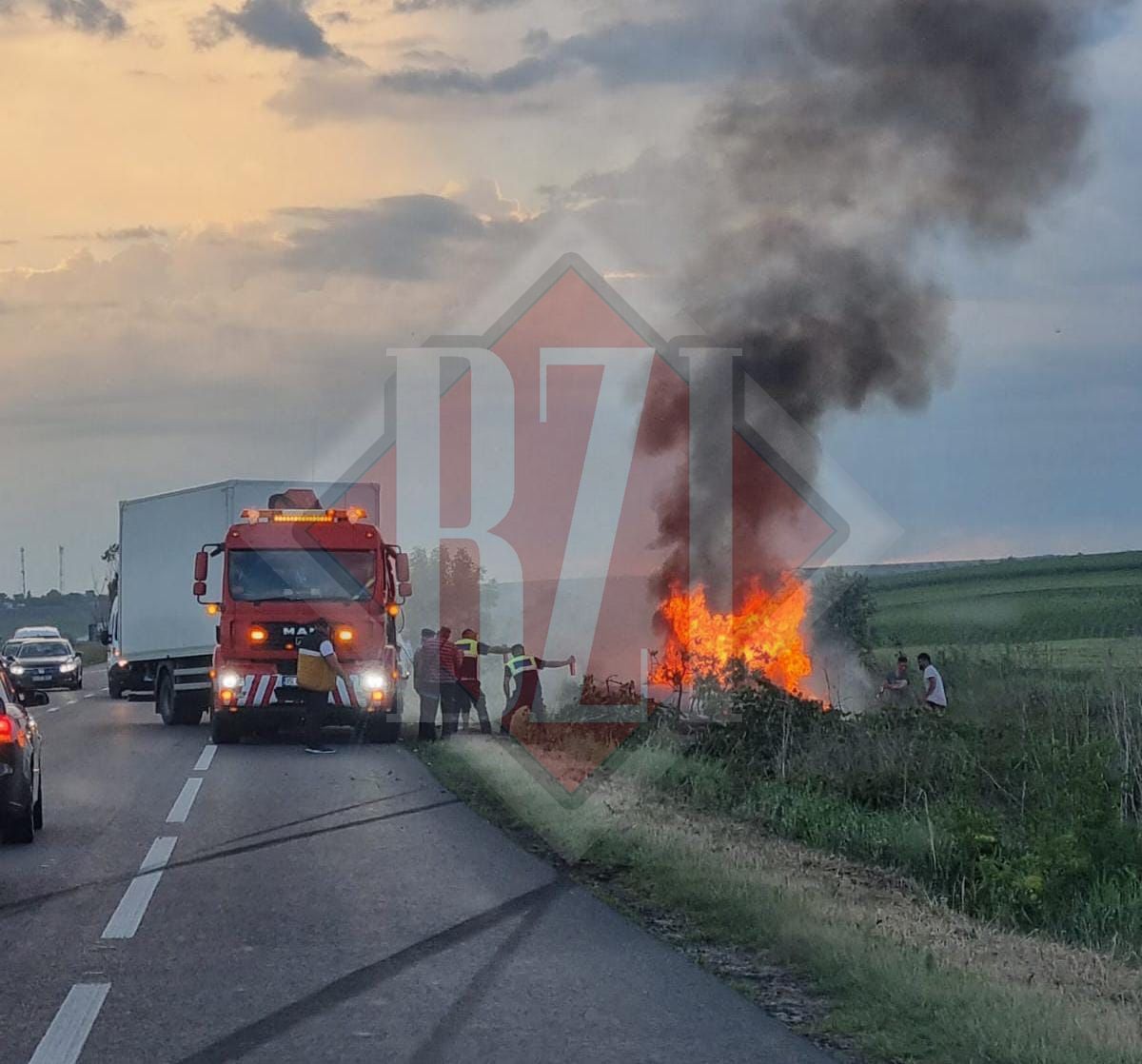 Creepy accident in Iasi!  A car went out of the way and lit up like a torch.  At least one charred victim