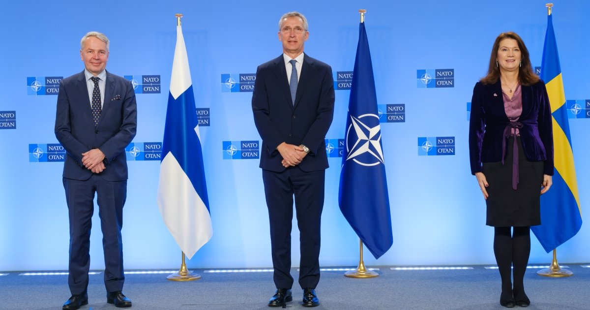 seful Nato impreuna cu presedintii Finlandei si Suediei