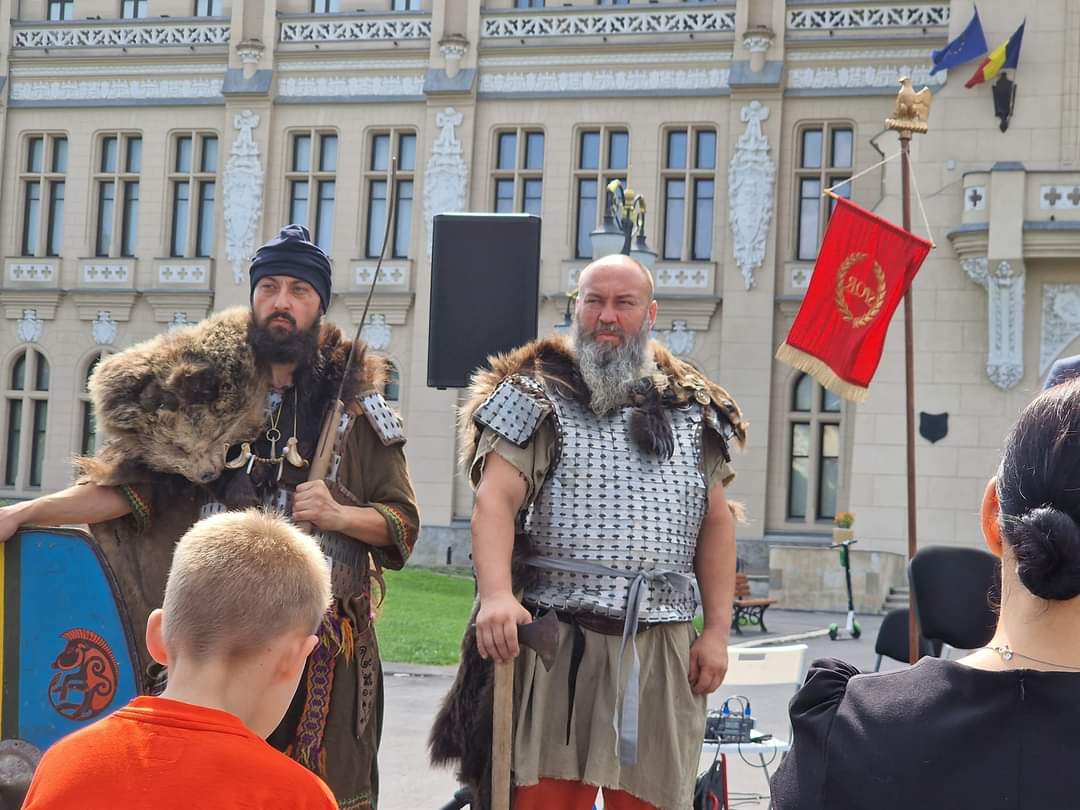 Preside della Facoltà di Storia di Iași, lo studente universitario Lucrețiu Bârliba ha presentato ai visitatori il mondo dell’Impero Romano al Palazzo della Cultura