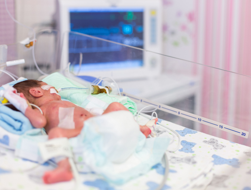 o imagine cu un nou nascut in spital