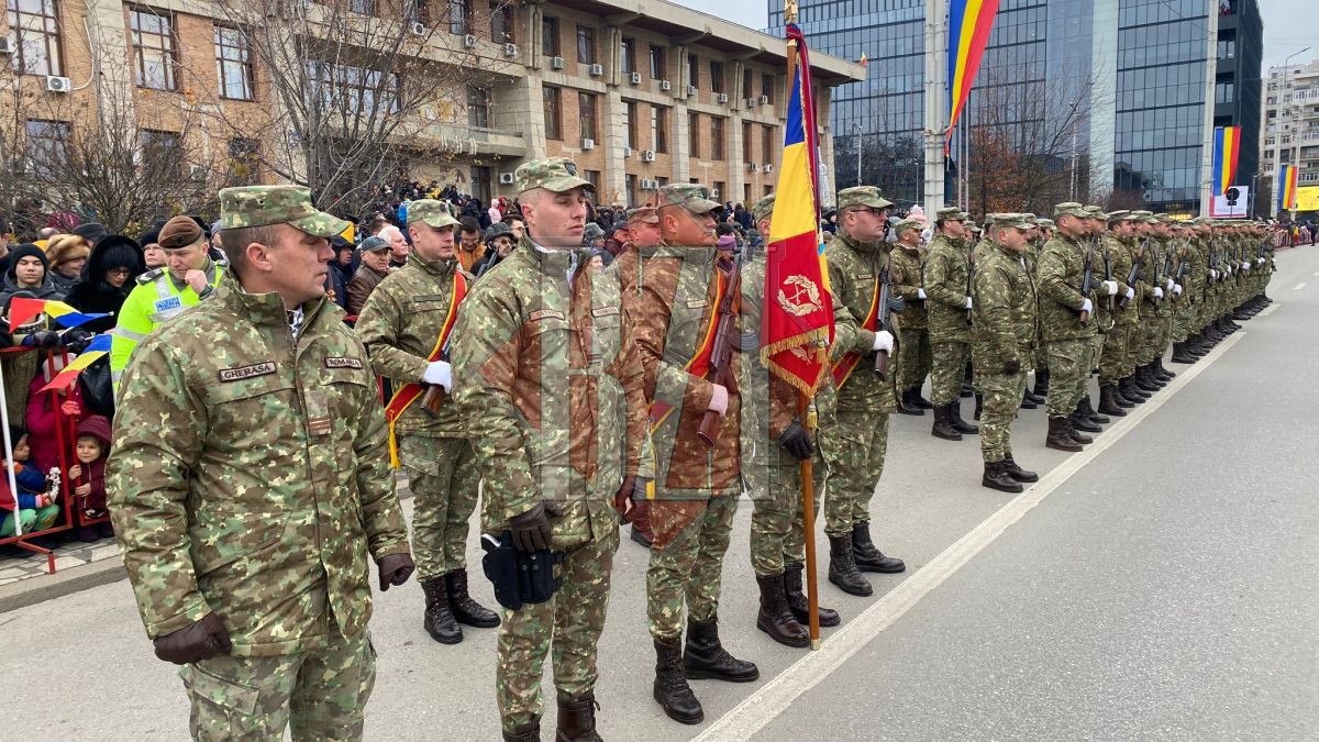 Impresionantă paradă militară la Iaşi cu ocazia Zilei Naţionale a