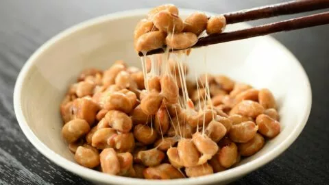 Natto, o delicatesă japoneză din soia fermentată cu beneficii reale asupra sănătății • Buna Ziua Iasi • BZI.ro