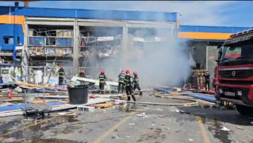 BREAKING! Explozie uriașă la un centru comercial din Botoșani. Cel puțin 10 răniți